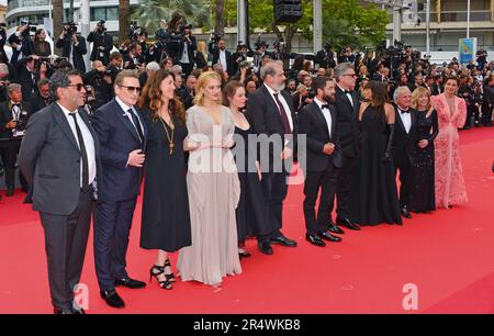 Schauspieler des Films „Rosalie“: Alain Attal, Benoît Magimel, Stéphanie Di Gusto, Nadia Tereszkiewicz (Kleid von Dior), Anna Biolay, Gustave Kervern, Guillaume Gouix, Benjamin Biolay, Juliette Armanet (Kleid von Dior), Gäste. „Indiana Jones and the Dial of Destiny“ Cannes Film Festival Screening 76. Cannes Film Festival 18. Mai 2023 Stockfoto