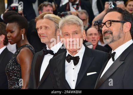 Schauspieler des Films „Indiana Jones and the Dial of Destiny“: Shaunette Renee Wilson (Kleid von Giorgio Armani), Mads Mikkelsen, Harrison Ford, James Mangold „Indiana Jones and the Dial of Destiny“ Cannes Film Festival Screening 76. Cannes Film Festival 18. Mai 2023 Stockfoto