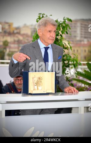 Harrison Ford erhält einen Ehrenfoto der Palme d'Or des Films „Indiana Jones and the Dial of Destiny“ 76. Filmfestival in Cannes am 19. Mai 2023 Stockfoto