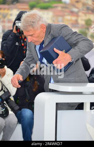 Harrison Ford erhält einen Ehrenfoto der Palme d'Or des Films „Indiana Jones and the Dial of Destiny“ 76. Filmfestival in Cannes am 19. Mai 2023 Stockfoto