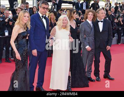 Die Schauspieler des Films "L'été dernier": Léa Drucker, Saîd Ben Said, Catherine Breillat, Clotilde Courau, Samuel Kircher, Olivier Rabourdin 'L'été dernier' Filmfestival Cannes Screening ('Letzter Sommer') 76. Filmfestival Cannes 25. Mai 2023 Stockfoto