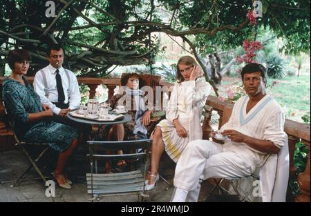 Erste Folge der Serie „Le roman du samedi“ (ep.: „La naissance du jour“ „Break of Day“) unter der Regie von Jacques Demy. Von links nach rechts: Joëlle Vautier, Daniel Dhubert, Danièle Delorme, Dominique Sanda, Jean Sorel 1980 Stockfoto