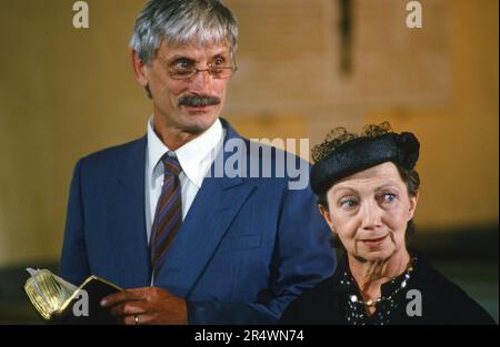 UN château au soleil (Fernsehserie) Jahr 1988 Frankreich Direktor: Robert Mazoyer Paul Savatier, Francoise Bertin Stockfoto