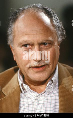 Der französische Journalist Michel Polac am Drehort der literarischen Fernsehsendung "Apostrophe" im März 1986. Stockfoto
