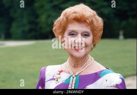 UN château au soleil (Fernsehserie) Jahr 1988 Frankreich Regisseur: Robert Mazoyer Edwige Feuillère Shooting Picture Stockfoto