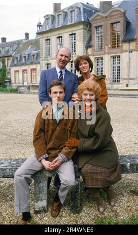 UN château au soleil (TV-Serie) Jahr 1988 Frankreich Regisseur: Robert Mazoyer Jean-Pierre Marielle, Anny Duperey, Julien Rochefort, Edwige Feuillère Drehscheibe Stockfoto