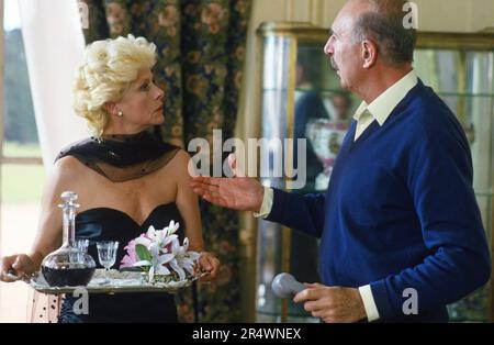 UN château au soleil (TV-Serie) Jahr 1988 Frankreich Direktor: Robert Mazoyer Sylvia Bergé, Jean-Pierre Marielle Stockfoto