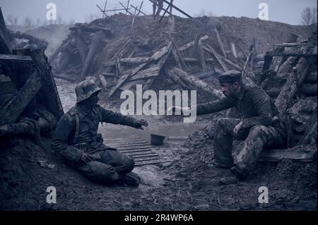 Im Westen nichts Neues All quiet on the Western Front Jahr : 2022 Deutschland UK USA Regie : Edward Berger Felix Kammerer, Albrecht Schuch Stockfoto