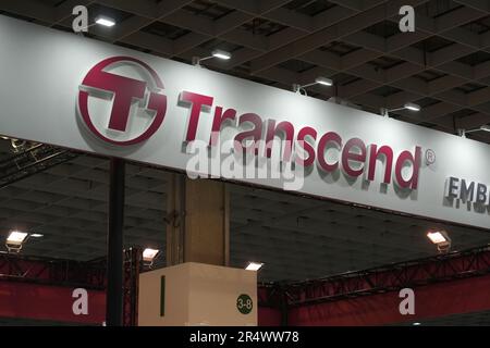 Taipeh, Taiwan. 30. Mai 2023. Das Logo von Transcend, einem taiwanesischen Unternehmen, das Speicherprodukte herstellt und vertreibt, wurde auf der COMPUTEX 2023 in Taipeh gesehen. Die COMPUTEX-Ausgabe 2023 findet vom 30. Mai bis zum 02. Juni 2023 statt und umfasst über 1.000 Aussteller aus 26 verschiedenen Ländern mit 3000 Ständen, um ihre neuesten Produkte zu präsentieren und Bestellungen mit ausländischen Käufern zu unterzeichnen. (Foto: Walid Berrazeg/SOPA Images/Sipa USA) Guthaben: SIPA USA/Alamy Live News Stockfoto