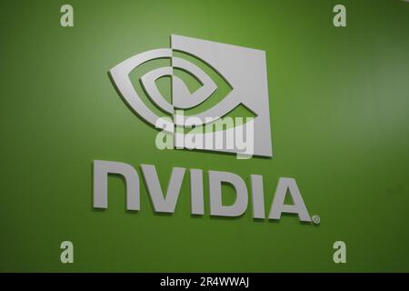 Taipeh, Taiwan. 30. Mai 2023. Ein Logo von NVIDIA, American GPU, Advance AI, HPC, Gaming, Unternehmen für kreatives Design, autonome Fahrzeuge und Robotik auf der COMPUTEX 2023 in Taipei. Die COMPUTEX-Ausgabe 2023 findet vom 30. Mai bis zum 02. Juni 2023 statt und umfasst über 1.000 Aussteller aus 26 verschiedenen Ländern mit 3000 Ständen, um ihre neuesten Produkte zu präsentieren und Bestellungen mit ausländischen Käufern zu unterzeichnen. (Foto: Walid Berrazeg/SOPA Images/Sipa USA) Guthaben: SIPA USA/Alamy Live News Stockfoto