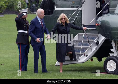 Washington, USA. 30. Mai 2023. US-Präsident Joe Biden und First Lady Jill Biden kommen heute am 30. Mai 2023 im South Lawn/White House in Washington DC, USA, aus New Castle, Delaware, ins Weiße Haus. (Foto: Lenin Nolly/Sipa USA) Guthaben: SIPA USA/Alamy Live News Stockfoto