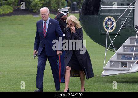 Washington, USA. 30. Mai 2023. US-Präsident Joe Biden und First Lady Jill Biden kommen heute am 30. Mai 2023 im South Lawn/White House in Washington DC, USA, aus New Castle, Delaware, ins Weiße Haus. (Foto: Lenin Nolly/Sipa USA) Guthaben: SIPA USA/Alamy Live News Stockfoto