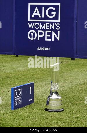 Walton on the Hill, Tadworth. Surrey, Großbritannien. 30. Mai 2023. Die AIG Womens Open Trophäe wird im Walton Heath Golf Club ausgestellt, bevor der Royal and Ancient Golf Club of St. Andrews (R&A) die „Women“-Veranstaltung zwischen dem 10. Und 13. August 2023 veranstaltet. Gutschrift: Motofoto/Alamy Live News Stockfoto