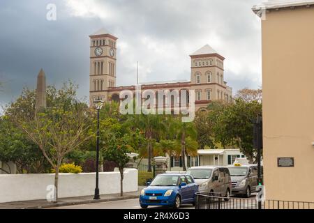 Sessions House, Heimat des Bermuda-Parlaments und des Obersten Gerichtshofs, dominiert die Skyline der Hauptstadt Hamilton Stockfoto