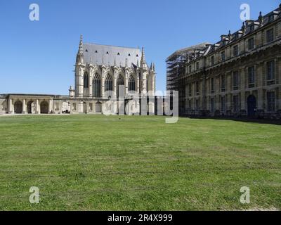 Das historisch wichtige und architektonisch beeindruckende Château von Vincennes in herrlicher Frühsommersonne, Paris, Frankreich Stockfoto