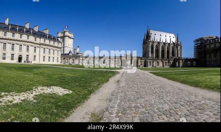 Das historisch wichtige und architektonisch beeindruckende Château von Vincennes in herrlicher Frühsommersonne, Paris, Frankreich Stockfoto