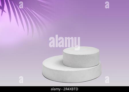 Podium für Kosmetik, Seife, Artikelpräsentation. Abstrakte Minimale Geometrische Kugel. Zylinder Zwei Formen, Weicher Schatten. Szene zum Anzeigen des Produktobjekts. Anzeigen Stockfoto