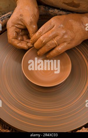 Potter am Steuer im alten San Juan; San Juan, Puerto Rico Stockfoto