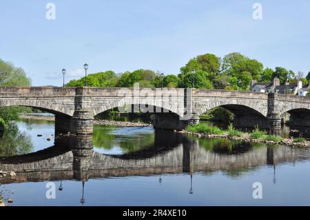 Fünf Granitsteinbrücken über den Fluss Cree in Newton Stewart, Dumfries und Galloway, Schottland, Großbritannien Stockfoto