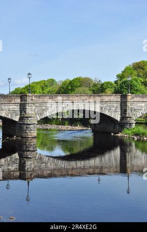 Fünf Granitsteinbrücken über den Fluss Cree in Newton Stewart, Dumfries und Galloway, Schottland, Großbritannien Stockfoto