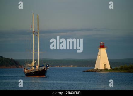 Kidston Island Lighthouse am Bras d'Or Lake, nahe Baddeck; Cape Breton Island, Nova Scotia, Kanada Stockfoto