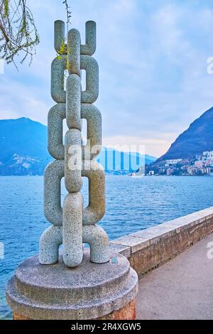 LUGANO, SCHWEIZ - 14. MÄRZ 2022: Die Skulptur der Ankerkette im Park der Skulpturen am Ufer des Luganer Sees, Lugano, Schweiz Stockfoto