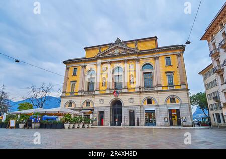 Die skulpturierte Fassade des Palazzo Civico (Rathaus) gegenüber der Piazza della Riforma, Lugano, Schweiz Stockfoto