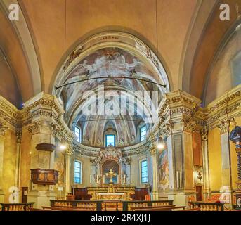 LUGANO, SCHWEIZ - 13. MÄRZ 2022: Die Gebetshalle der Kirche Sant'Antonio Abate, dekoriert mit Gemälden und Stuck, am 13. März in Lugano Stockfoto