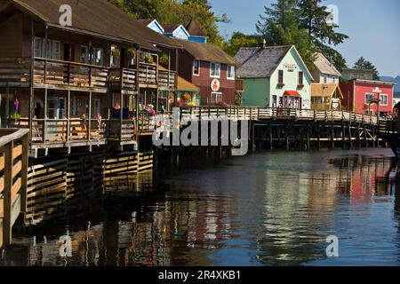 Gebäude entlang der Creek Street in Ketchikan, Alaska, USA; Ketchikan, Alaska, Vereinigte Staaten von Amerika Stockfoto