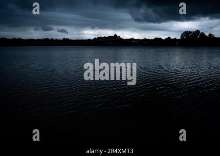 Frankreich, Bretagne, Paimpont auf 2021-09-19. Tourismus und Illustration des Alltags in der Bretagne. Hier, Notre-Dame de Paimpont Abtei, Eingang zum Broc Stockfoto