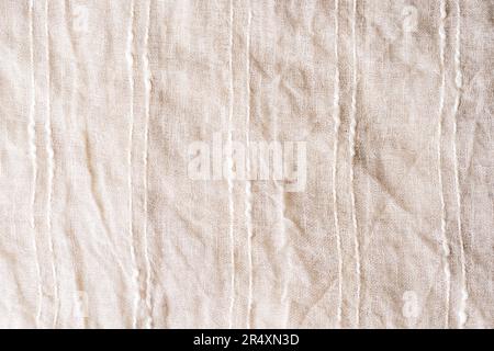 Beigefarbener Baumwollstoff mit Streifen. Textur, Hintergrund. Stockfoto