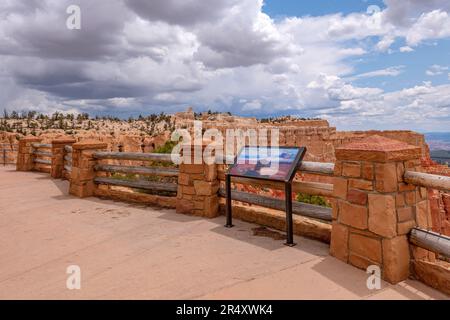 Der Brice Canyon-Nationalpark und der umliegende Landschaftsstaat Utah. Stockfoto