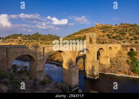 Alcantara-Brücke (Puente de Alcantara) Römische Brücke, Alcantara, Extremadura, Spanien Stockfoto