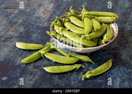 Frische grüne Schnapperbsen aus dem Garten. Stockfoto