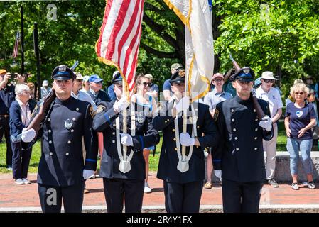 Concord Police Color Guard bei der 2023 Memorial Day Feier in Concord, Massachusetts Stockfoto