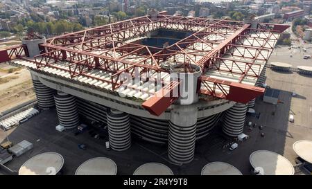 Das Stadio Giuseppe Meazza aus der Vogelperspektive, weithin bekannt als San Siro Stadium in Mailand, Heimstadion des AC Milan FC und des Inter Mailand FC. Es war auch einst bekannt als Stadio Comunale di San Siro Stockfoto