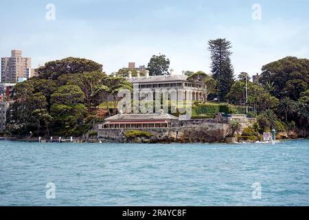 Blick auf das Admiralty House in Kirribilli vom Meer. Stockfoto