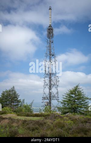 Die Wrekin-Sendestation ist eine Telekommunikations- und Rundfunkanstalt auf dem Hügel Wrekin in der Grafschaft Shropshire, England. Stockfoto