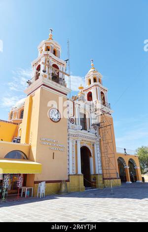 Cholula in Puebla, Mexiko, ist die Heimat der größten Pyramide der Welt, die noch weitgehend unausgegraben ist Stockfoto