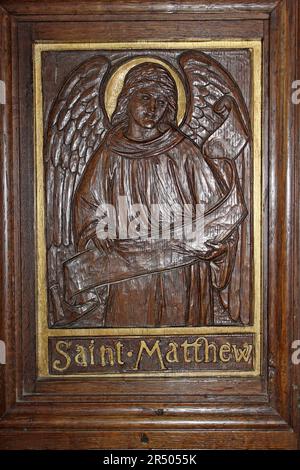 Hölzerne Matthew-Platte in der Marienkirche Cilcain, Flintshire, Wales Stockfoto