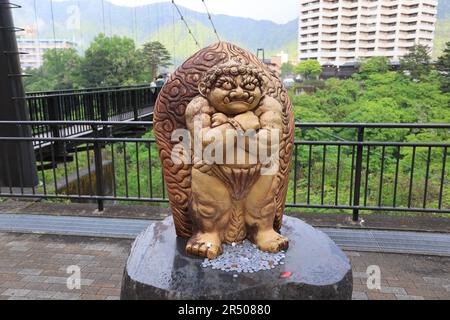 Kinugawa, Japan, 3 2023. Mai: Eine Onigamigatue in Kinugawa Onsen. Eine Oni ist eine Art Dämon, Ork, Oger oder Troll in der japanischen Folklore. Stockfoto