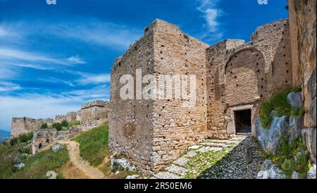 Gate C (Drittes Tor), Bastionen, Verteidigungsmauern, Festung Akrocorinth, nahe Korinth, Region Peloponnes, Griechenland Stockfoto