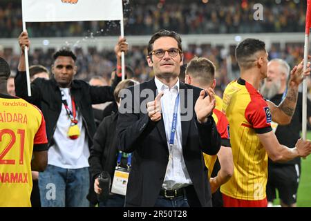 Präsident Joseph Oughourlian von RC Lens feierte mit seinen Spielern von RC Lens nach dem Sieg eines Fußballspiels zwischen T Racing Club de Lens und AC Ajaccio am 37. Spieltag der Ligue 1 Uber Eats Saison 2022-2023 am Sonntag, dem 27. Mai 2023 in Lens , Frankreich . FOTO SPORTPIX | David Catry Stockfoto