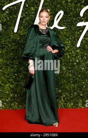 London, Großbritannien. 02. Dezember 2019. Clara Paget nimmt an den Fashion Awards 2019 in der Royal Albert Hall in London, England, Teil. (Foto: Fred Duval/SOPA Images/Sipa USA) Guthaben: SIPA USA/Alamy Live News Stockfoto