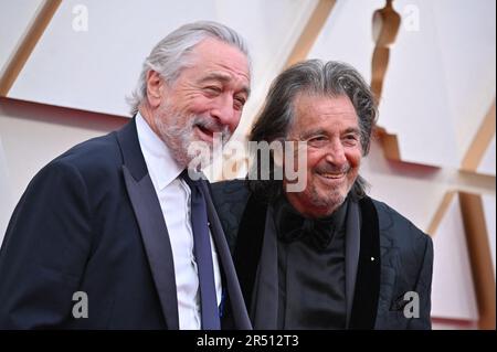 Los Angeles, Usa. 09. Februar 2020. Dateifoto vom 09. Februar 2020 von Robert De Niro und Al Pacino, die an den 92. Annual Academy Awards (Oscars) in Hollywood und Highland in Hollywood, Los Angeles, CA, USA teilnahmen. - Al Pacino ist in einen Club der Prominenten-Alten-Väter eingetreten. Schauspieler Al Pacino, der letzten Monat 83 wurde, ist bereit, sein viertes Kind willkommen zu heißen. Anfang dieses Monats wurde bekannt, dass Robert De Niro im reifen Alter von 79 Jahren wieder Vater geworden war. Foto: Lionel Hahn/ABACAPRESS.COM Kredit: Abaca Press/Alamy Live News Stockfoto