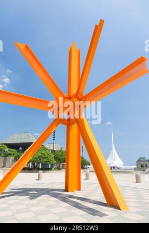 USA, Milwaukee, Skulptur „The Calling (di Suvero)“ von Mark di Suvero. Stockfoto