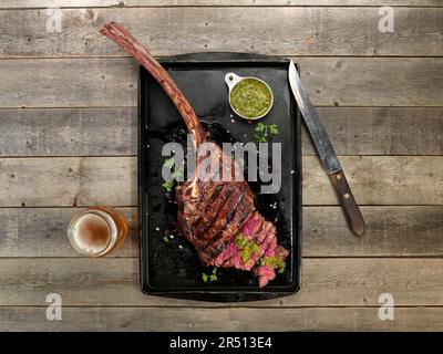 Tomahawk, gegrillt und in Scheiben geschnitten Stockfoto