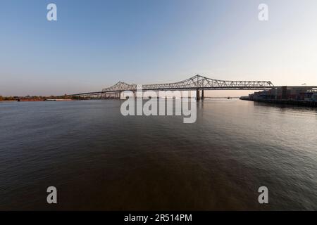 US Highway 90 Bridge über die Mississippi Bridge, Louisiana, New Orleans. Stockfoto