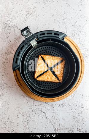 Im Airfryer zubereitete Garnelentoasts Stockfoto