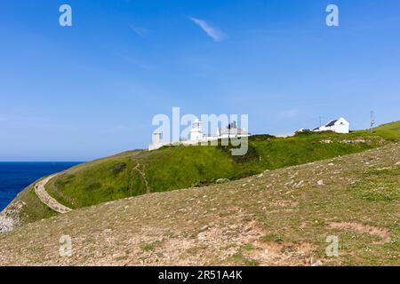 Blick auf den Leuchtturm Anvil Point. Durlston Country Park in der Nähe von Swanage, Dorset, Großbritannien Stockfoto